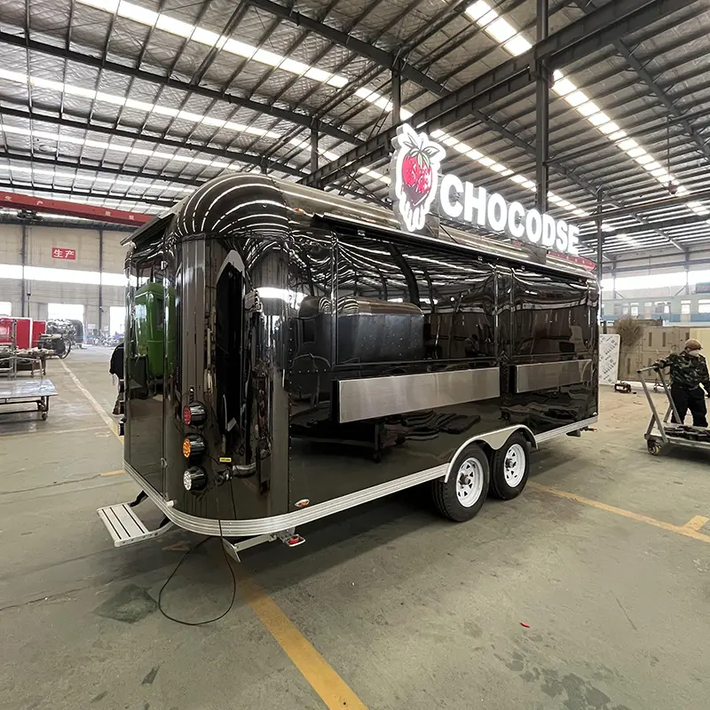 Remorque Airstream noir mat